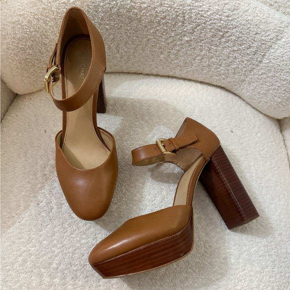 Michael Kors platform heel pumps - Picture 1 of 8
